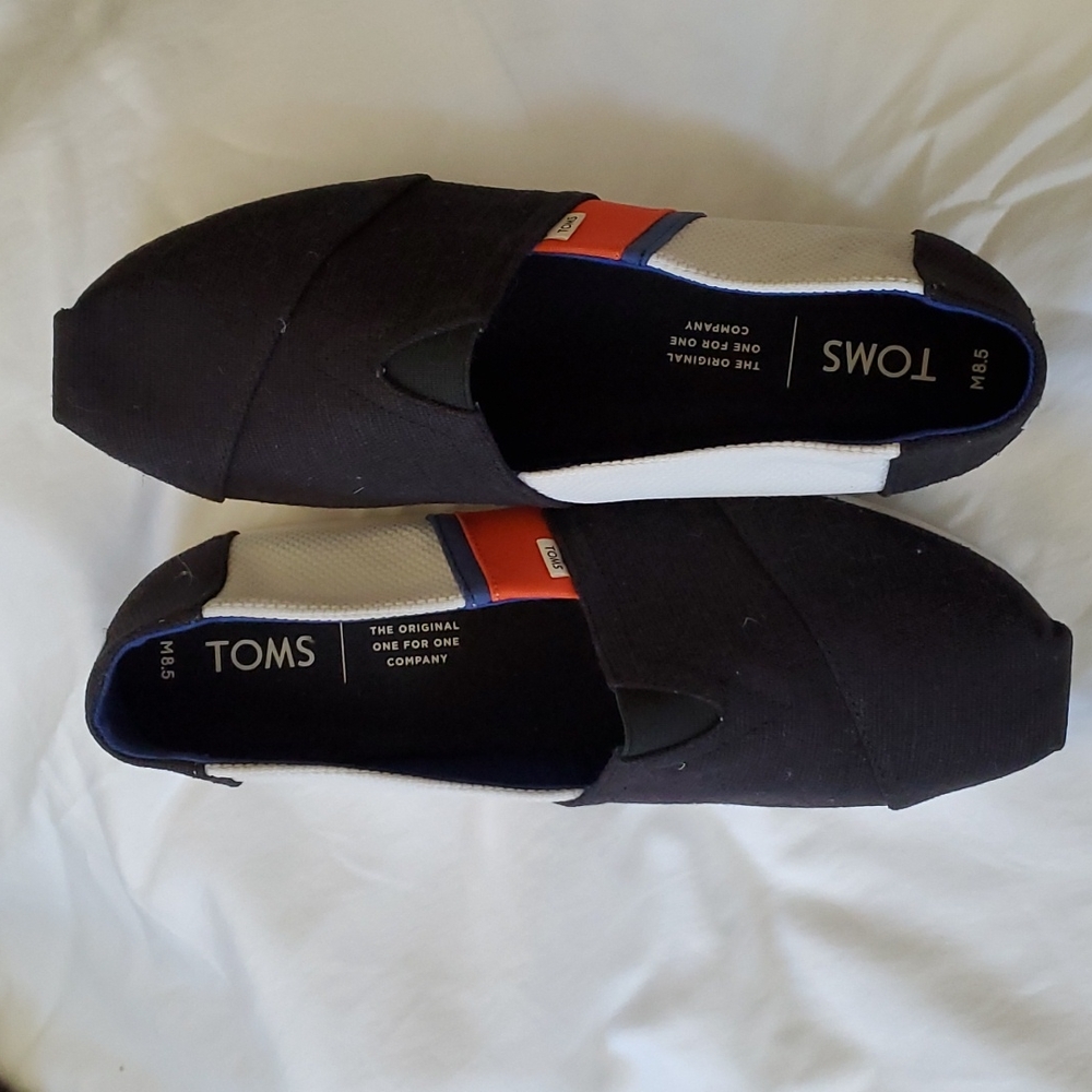 Toms, flat sneakers. Size 8 1/2 for men.